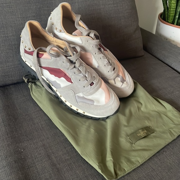 New never worn Valentino shoes size 8.5 men size 10 in women unisex - Picture 2 of 2